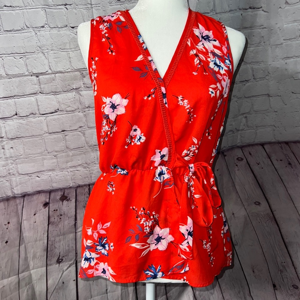 Sienna sky red floral top M